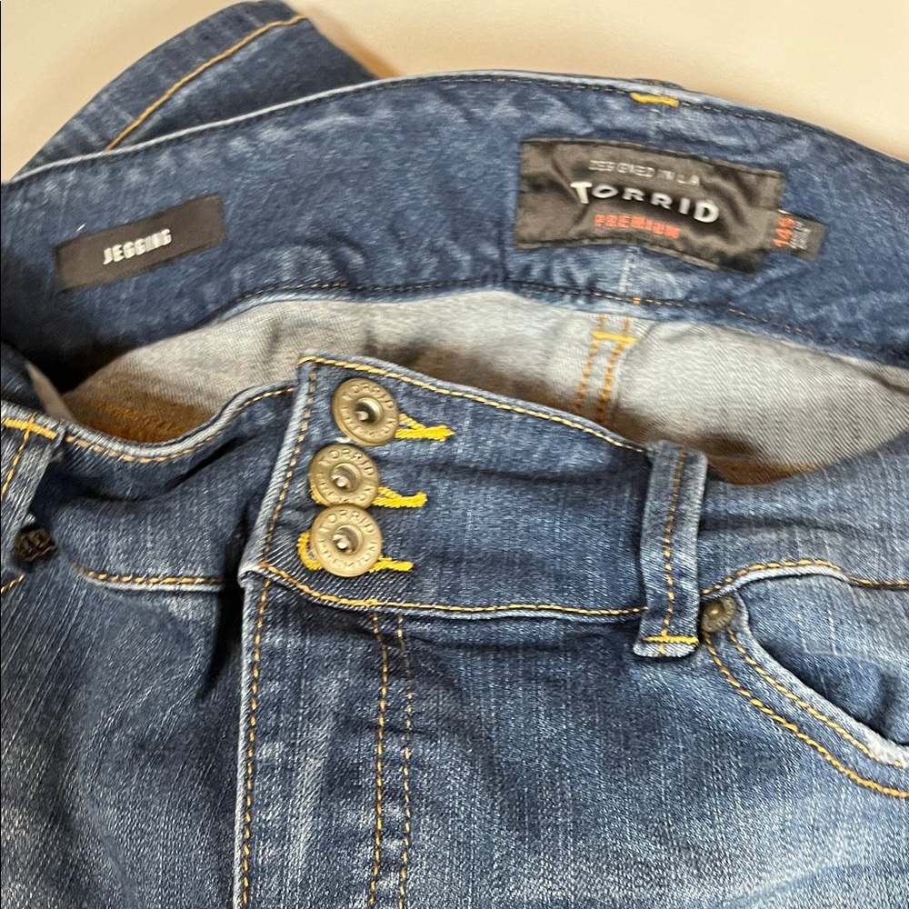 Edgy Torrid Blue Distressed Skinny Jeans size 14 - Picture 2 of 4
